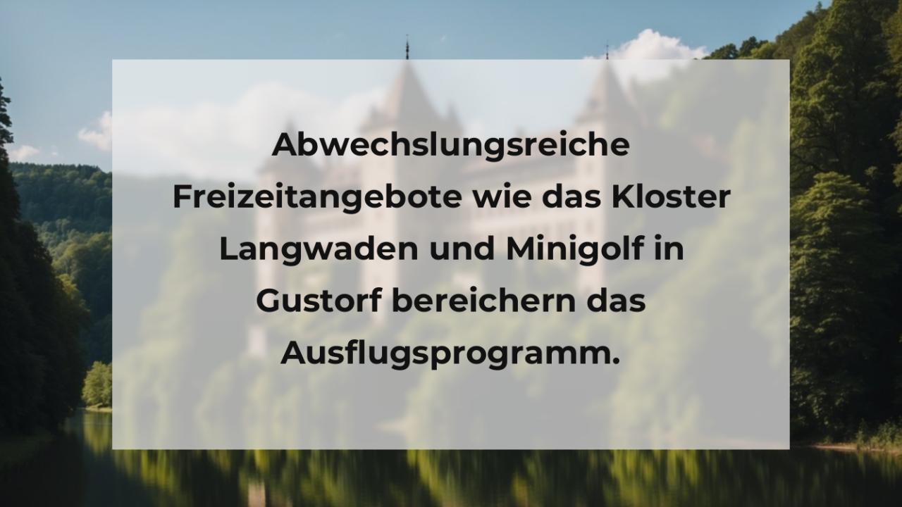 Abwechslungsreiche Freizeitangebote wie das Kloster Langwaden und Minigolf in Gustorf bereichern das Ausflugsprogramm.