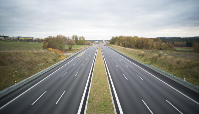Autofahrt Richtung Süden? So plant man sinnvolle Zwischenstopps – statt endlos durchzuziehen