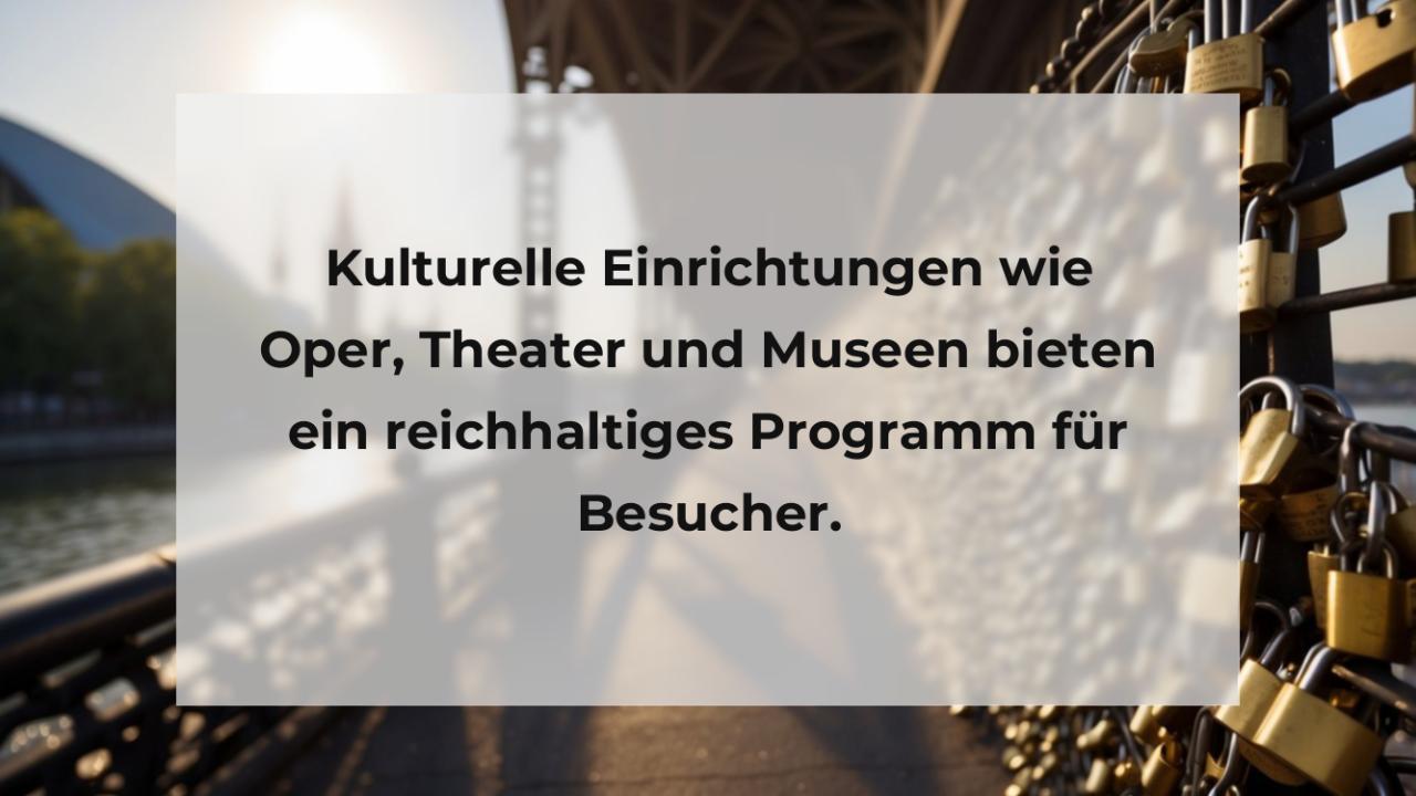 Kulturelle Einrichtungen wie Oper, Theater und Museen bieten ein reichhaltiges Programm für Besucher.